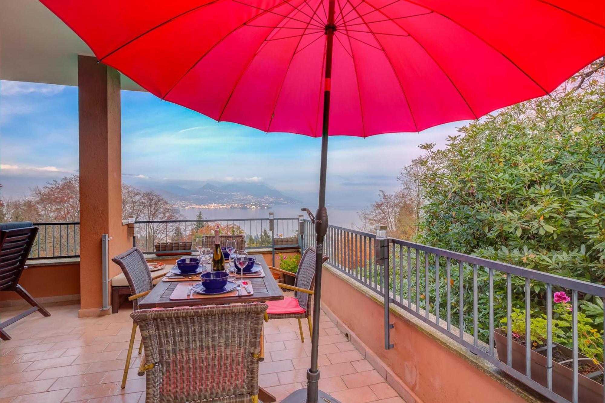 Апартаменты La Bellavista Penthouse Стреза Экстерьер фото